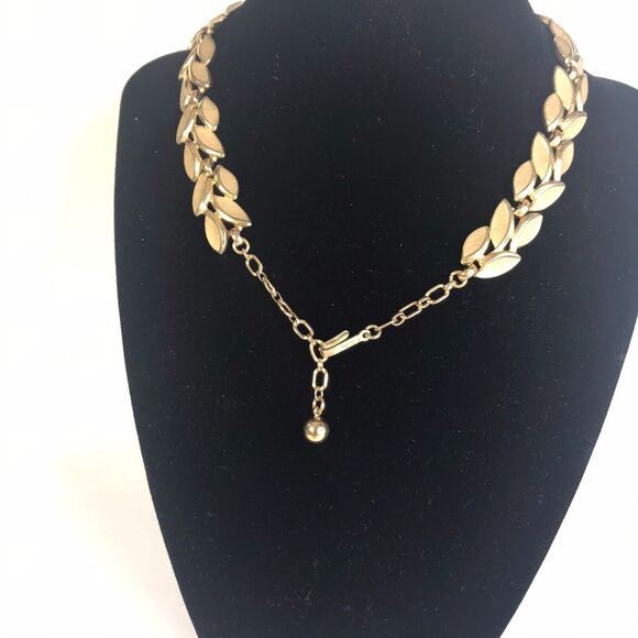 Trifari Choker Necklace Gold Brushed Leaf 1960's Vintage Jewelry - Picture 3 of 4